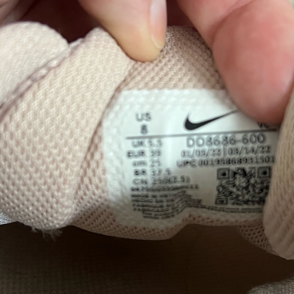 Women’s Nike winflo running shoes - Picture 3 of 4